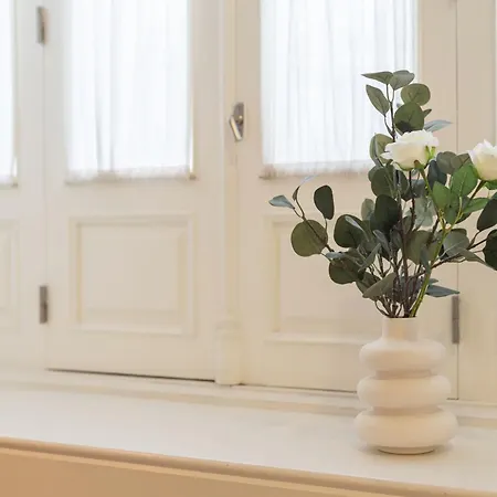 Liiiving In - Urban Retreat *