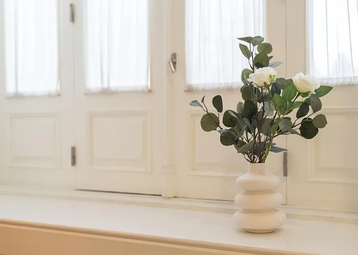 Liiiving In - Urban Retreat *